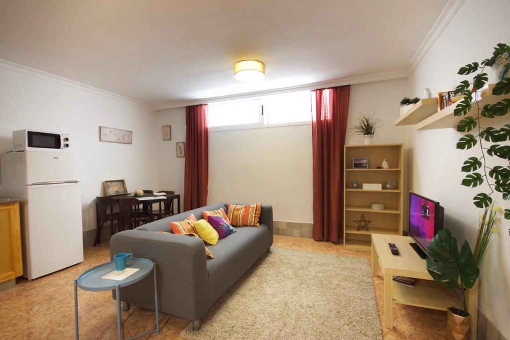 One bedroom semi basement&nbsp;A