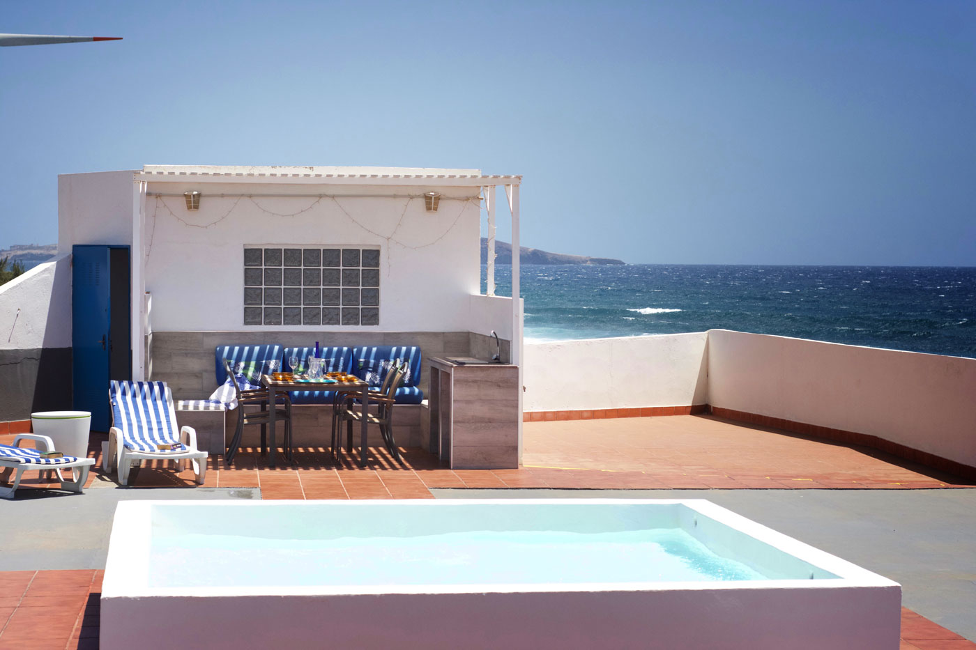 Terraza y piscina de Casa Langostero Terraza en Playa de Vargas