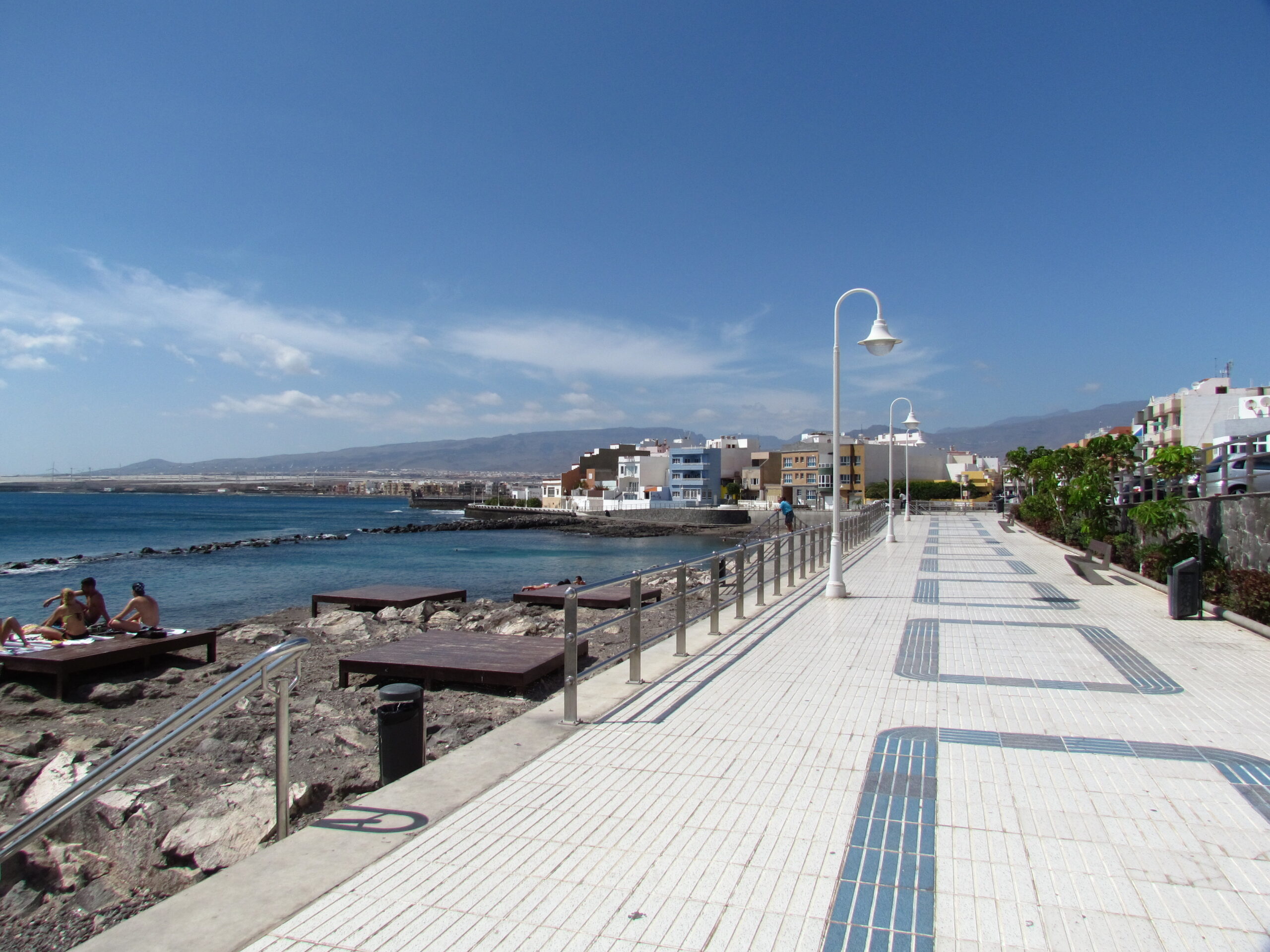 Paseo marítimo y costa de Arinaga